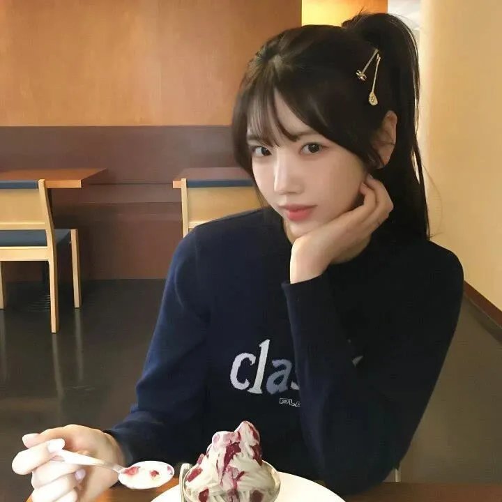 镜中的女孩